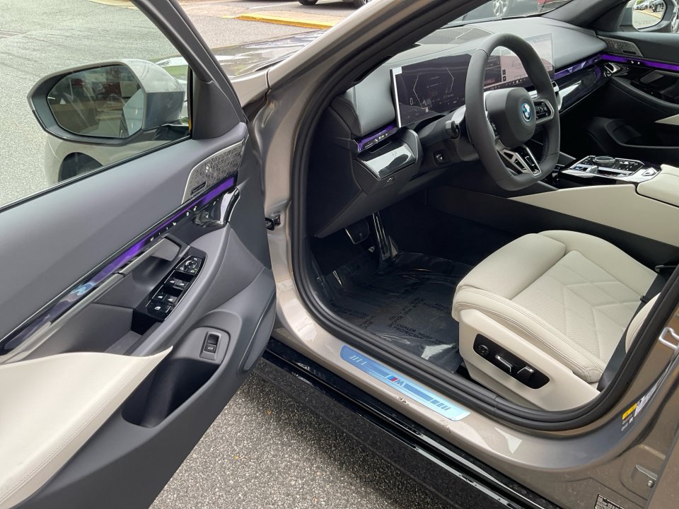 New 2027 BMW i5 xDrive40 w/ M Sport Package AWD/4WD image 31