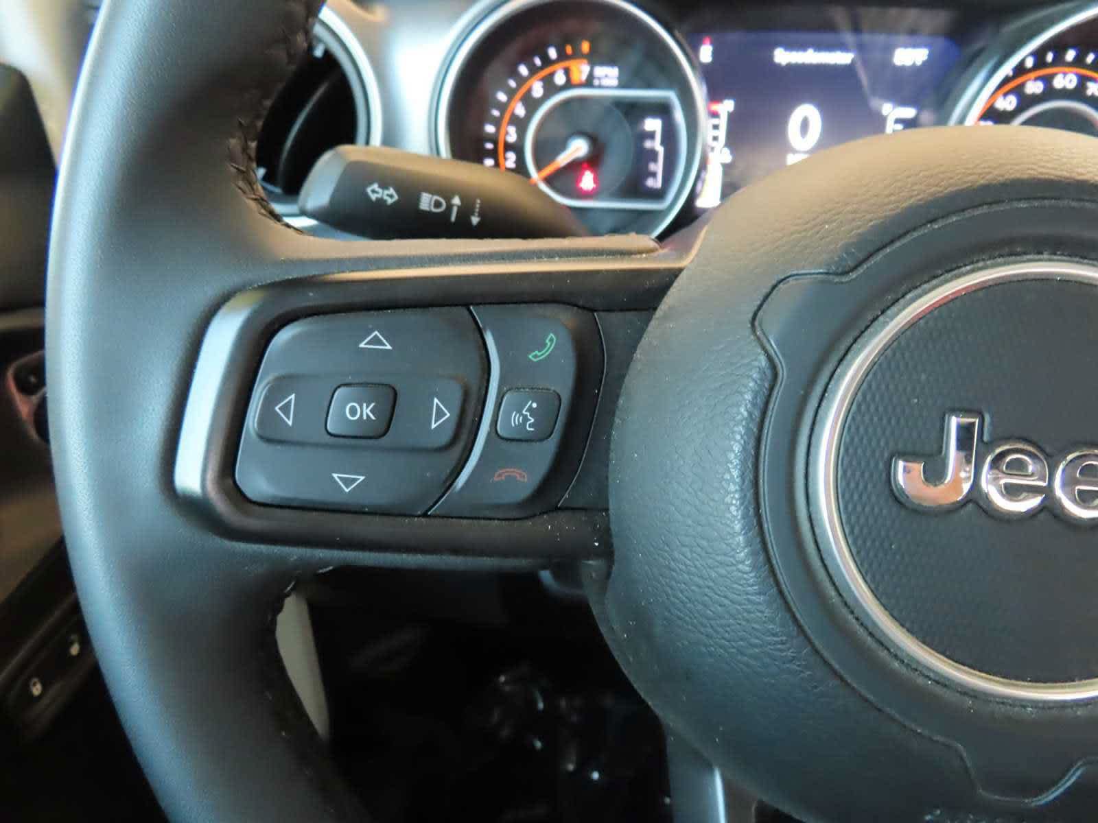 Used 2023 Jeep Gladiator Sport AWD/4WD image 18