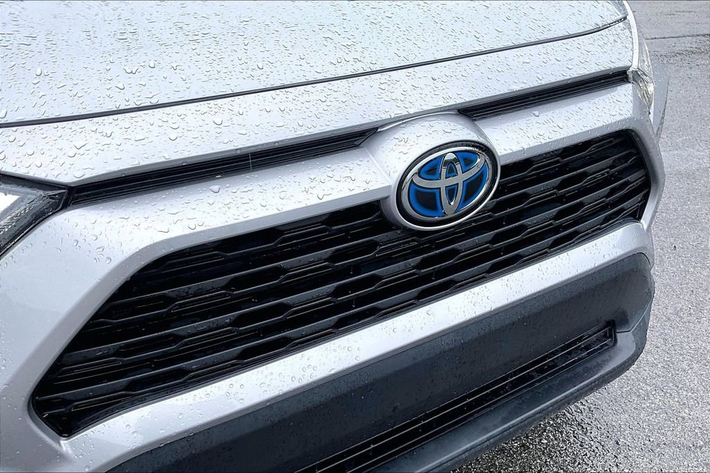 Used 2024 Toyota RAV4 LE AWD/4WD image 31
