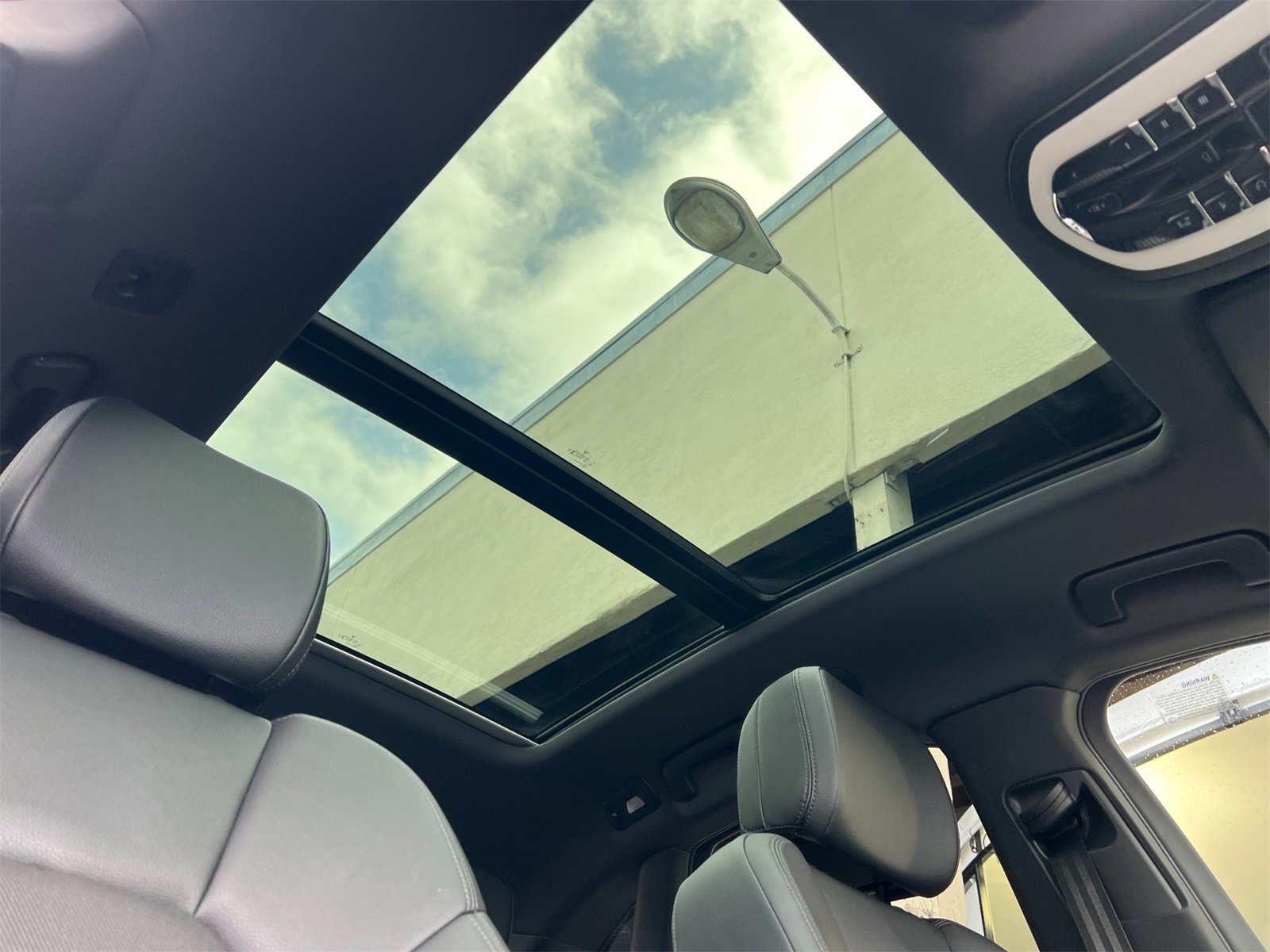 Used 2025 Porsche Macan image 19