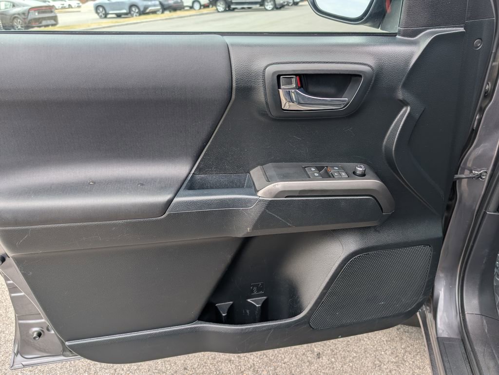 Used 2017 Toyota Tacoma TRD Sport image 13