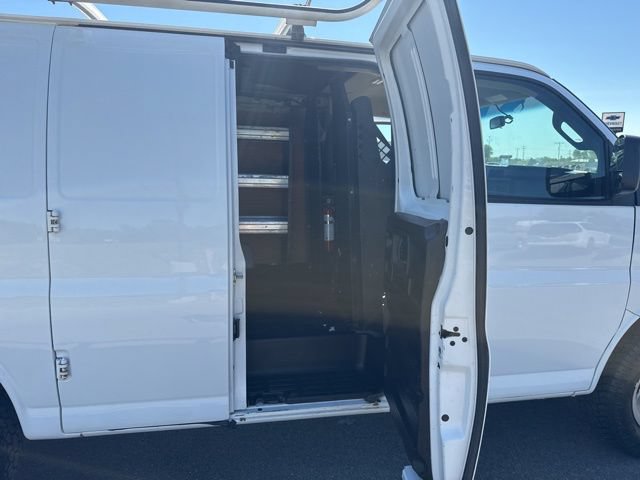 Used 2018 Chevrolet Express 2500 RWD image 15