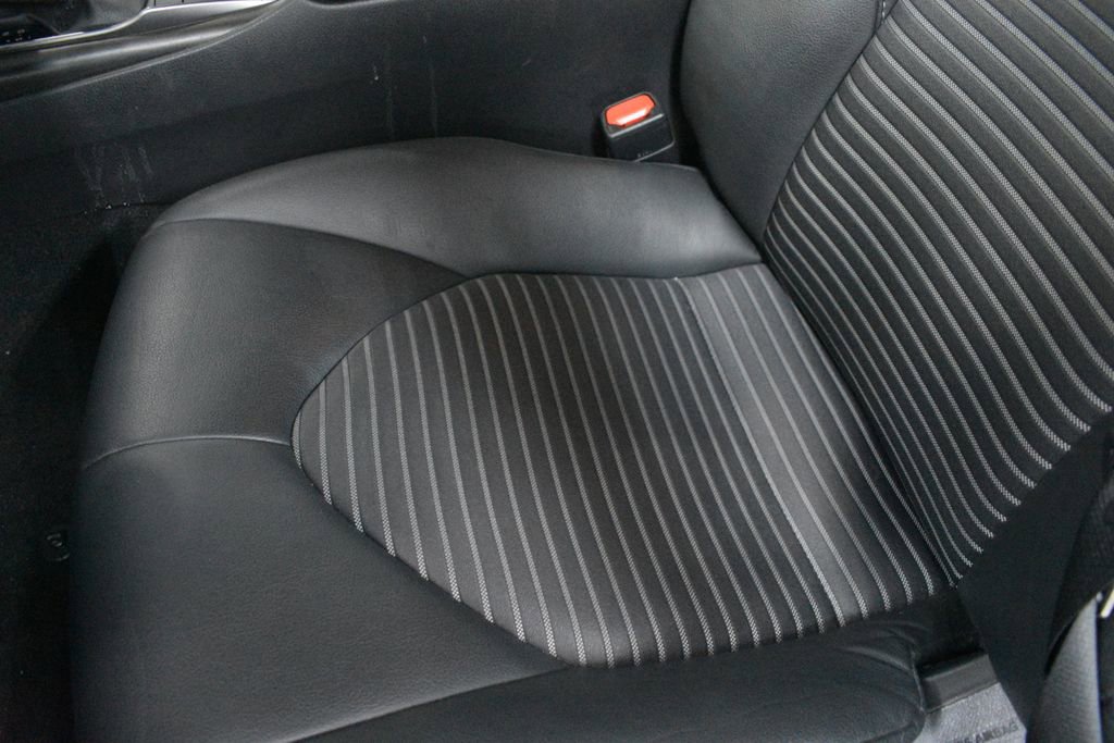 Used 2024 Toyota Camry SE image 10