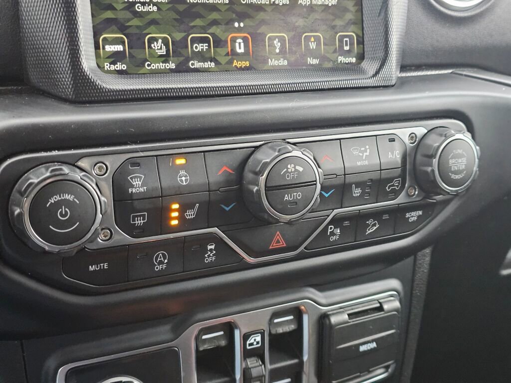 Used 2019 Jeep Wrangler Unlimited Sahara w/ Uconnect 4C Nav & Sound Group image 23