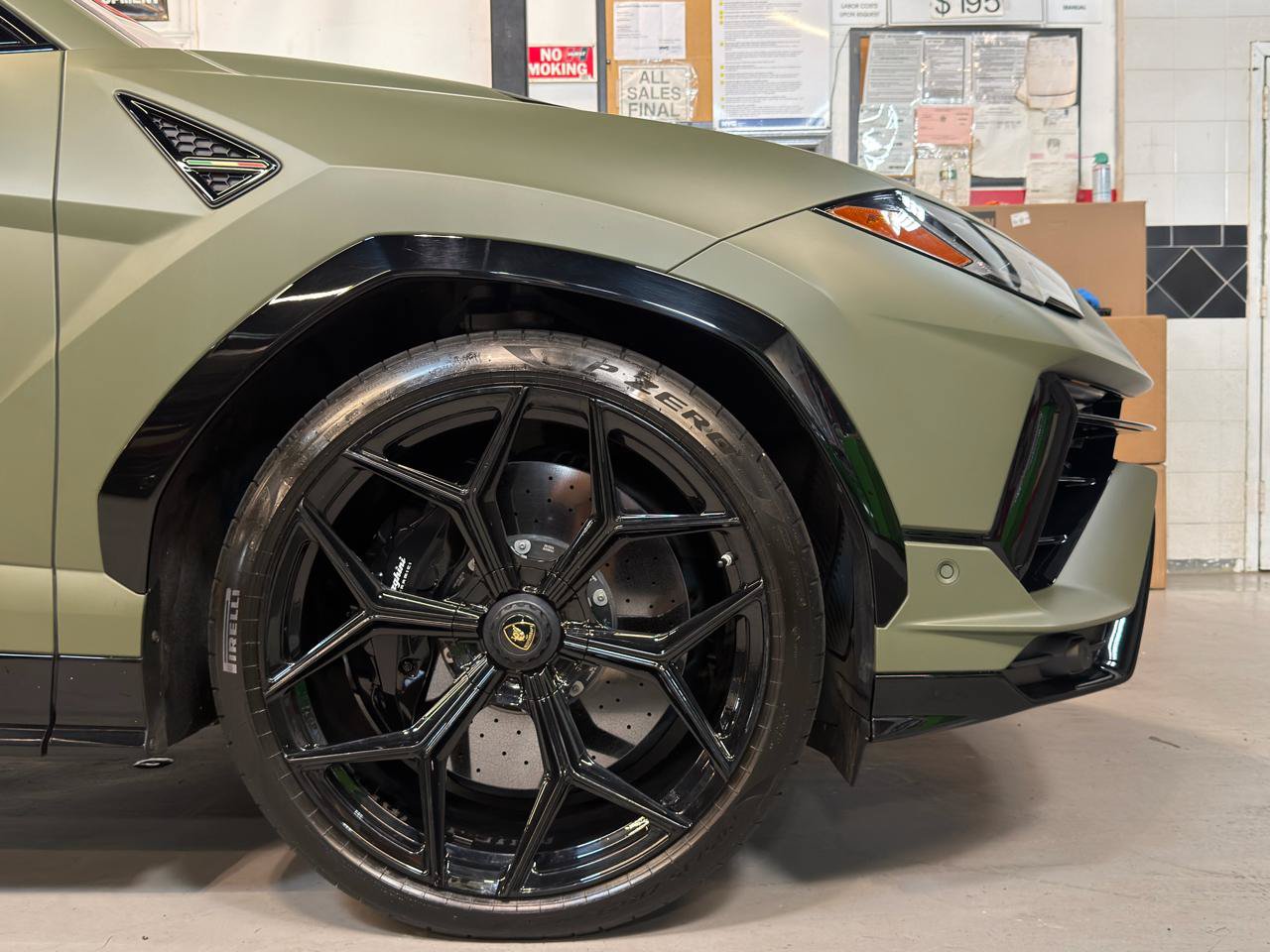 Used 2024 Lamborghini Urus S AWD/4WD image 13