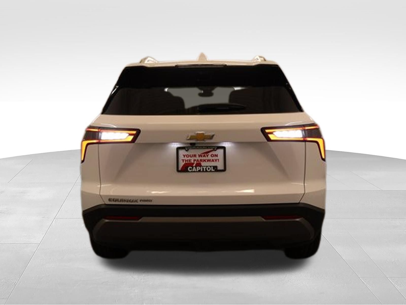 Used 2025 Chevrolet Equinox LT w/ Convenience Package II AWD/4WD image 3