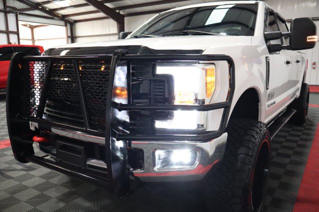 Used 2017 Ford F250 XLT w/ XLT Premium Package AWD/4WD image 21