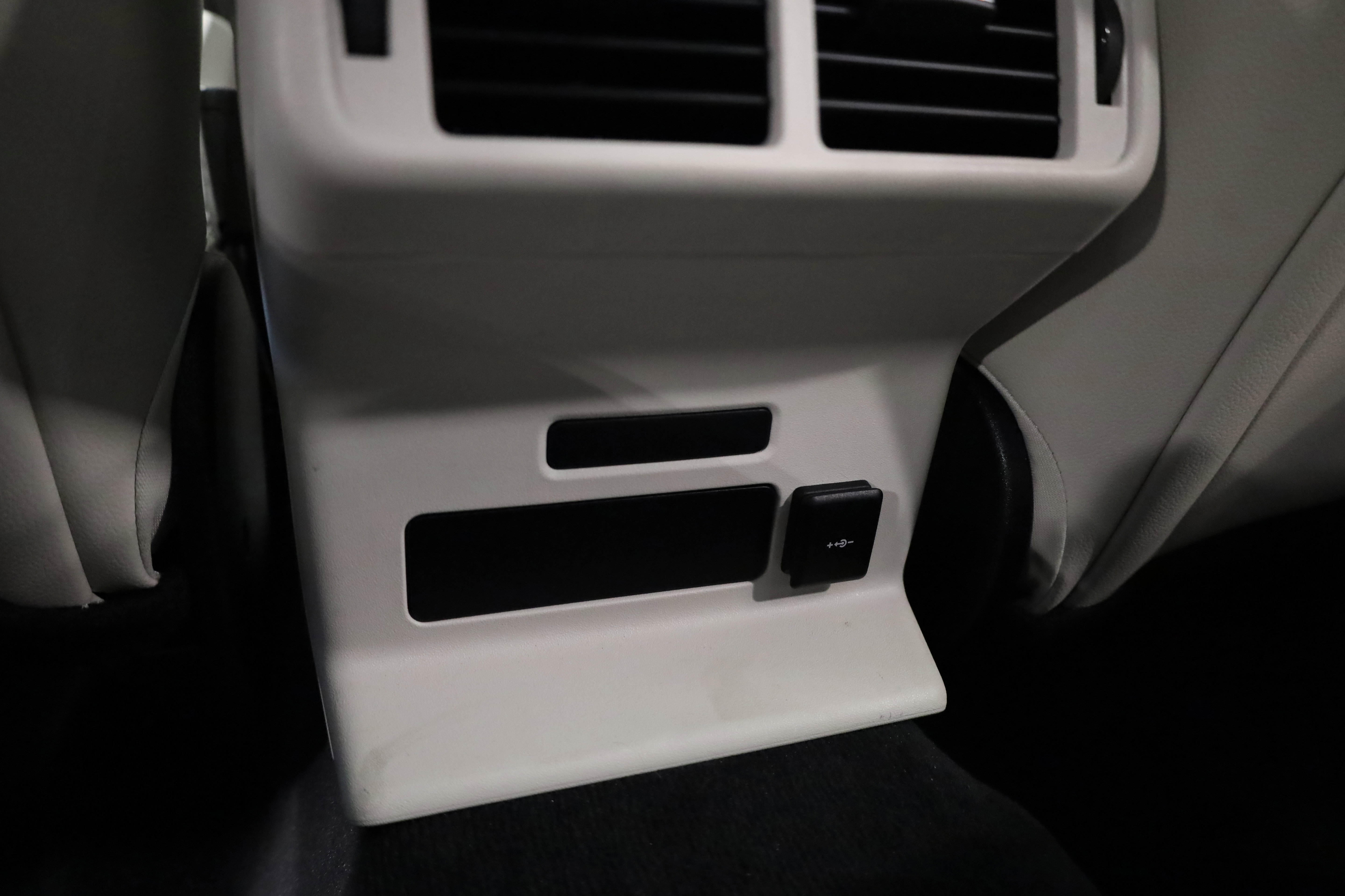 Used 2023 Land Rover Range Rover Velar R-Dynamic S image 37