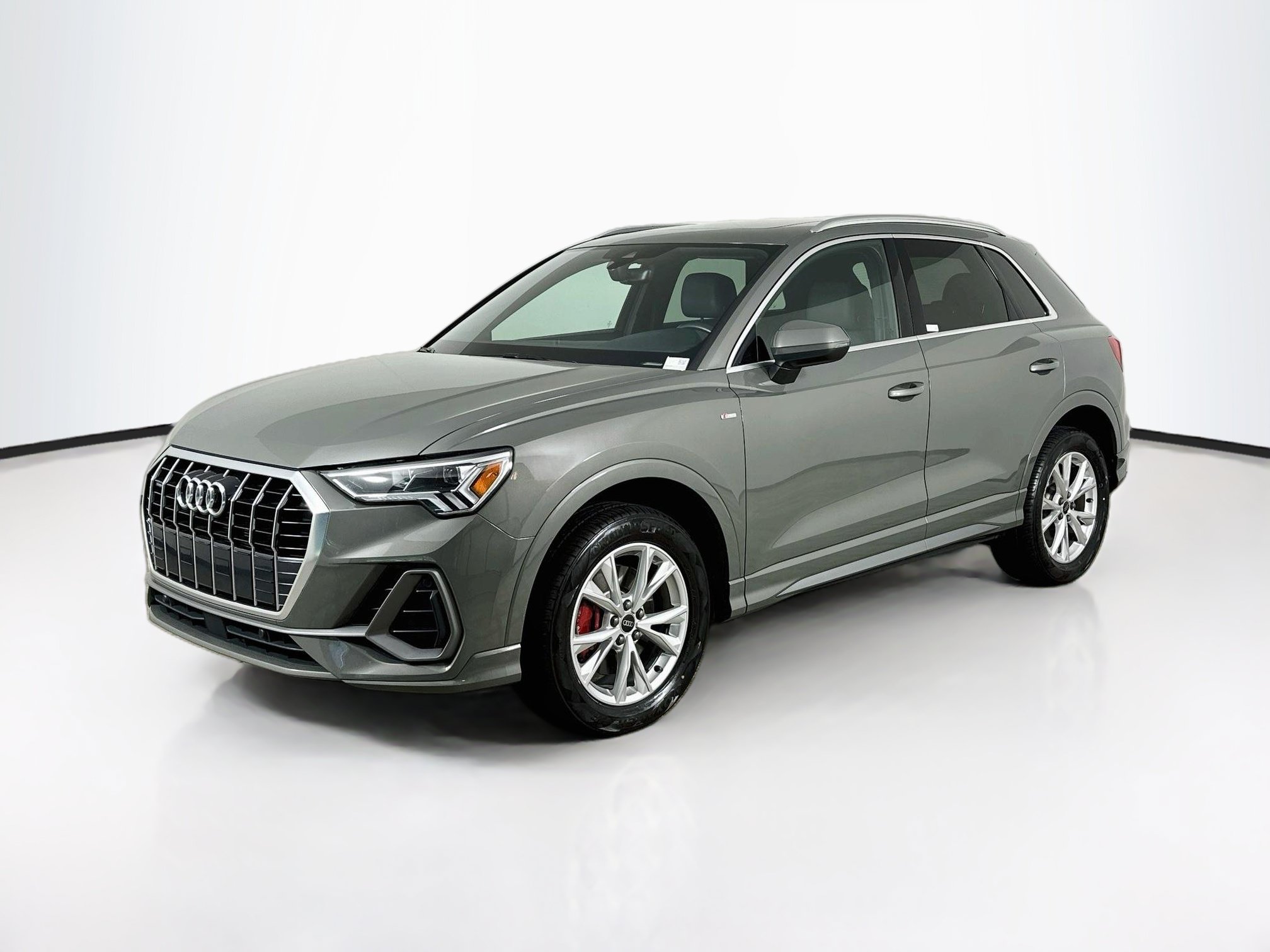 Used 2025 Audi Q3 2.0T Premium AWD/4WD image 3