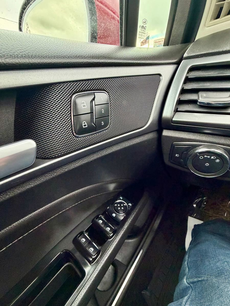 Used 2013 Ford Fusion Titanium w/ Titanium Driver Assist Pkg FWD image 29