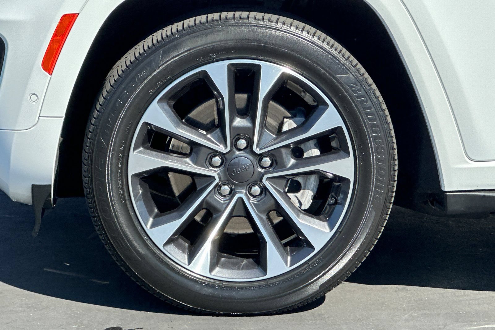 Certified 2024 Jeep Grand Cherokee L Overland w/ Trailer Tow Package AWD/4WD image 27
