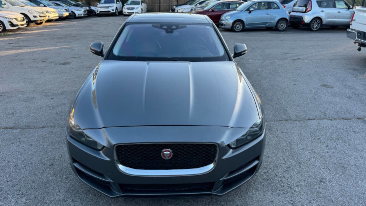 Used 2017 Jaguar XE Prestige image 4