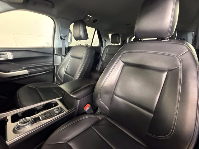 Used 2021 Ford Explorer XLT w/ Equipment Group 202A AWD/4WD image 17
