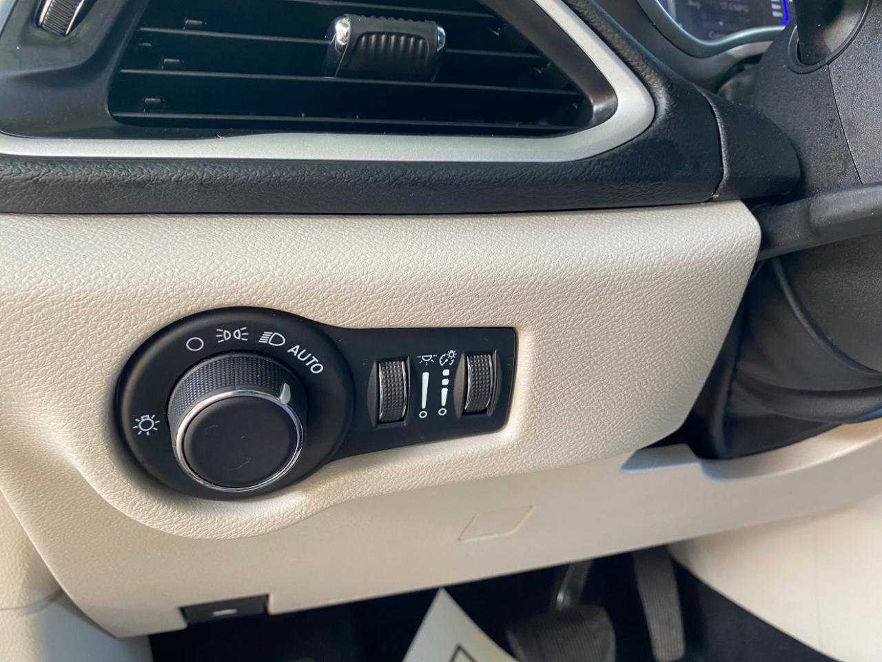 Used 2023 Chrysler Voyager LX FWD image 60