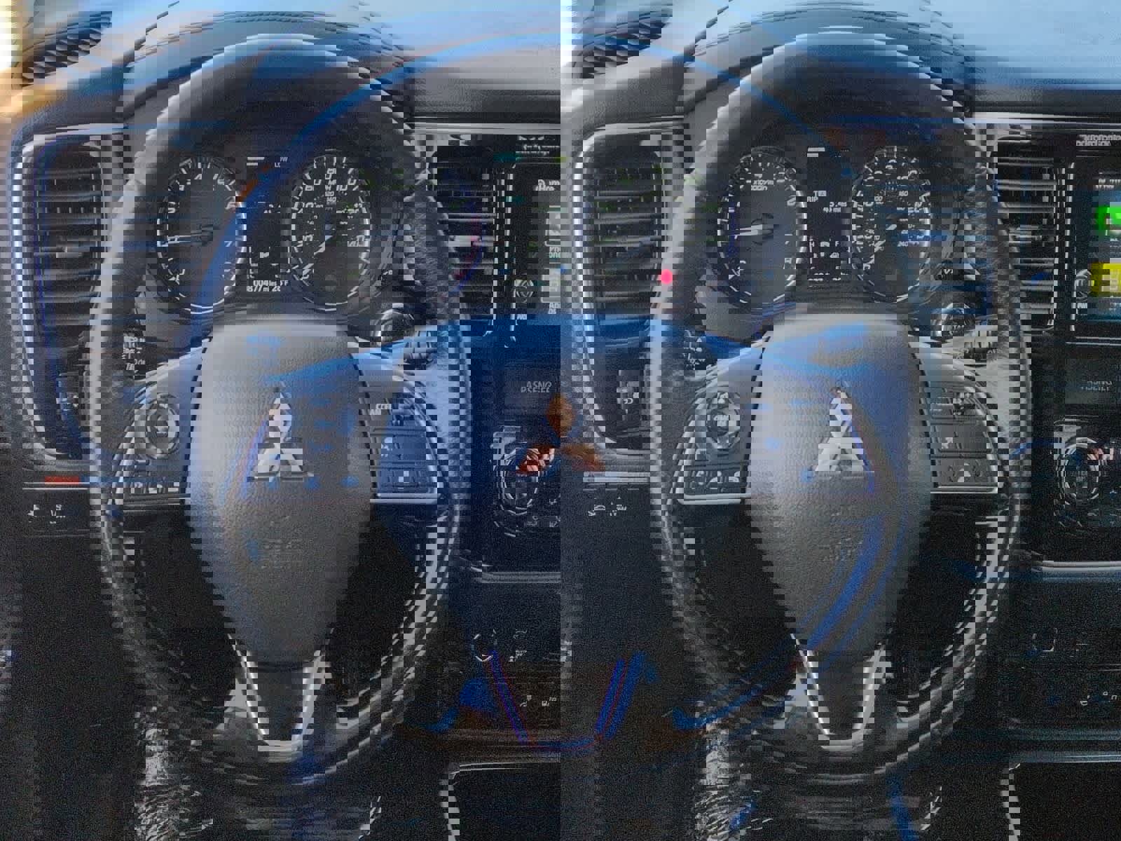 Used 2017 Mitsubishi Outlander SE image 25