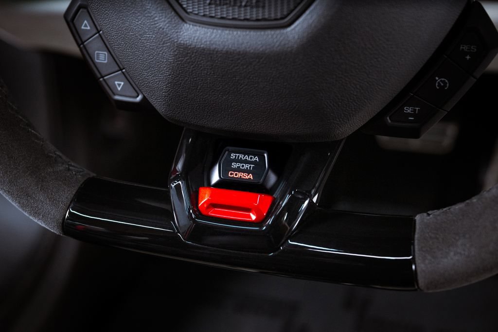 Used 2024 Lamborghini Huracan EVO AWD/4WD image 19