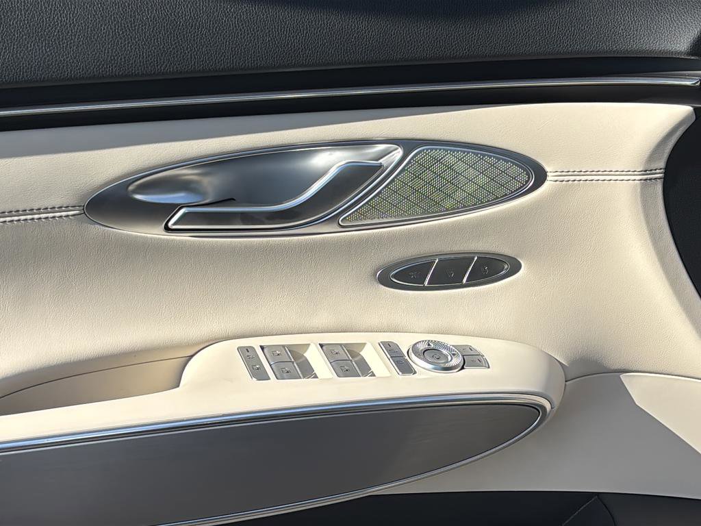 Used 2026 Genesis GV70 2.5T Select image 17