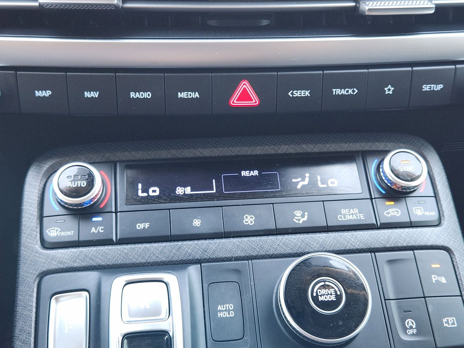 Used 2024 Hyundai Palisade Limited FWD image 19