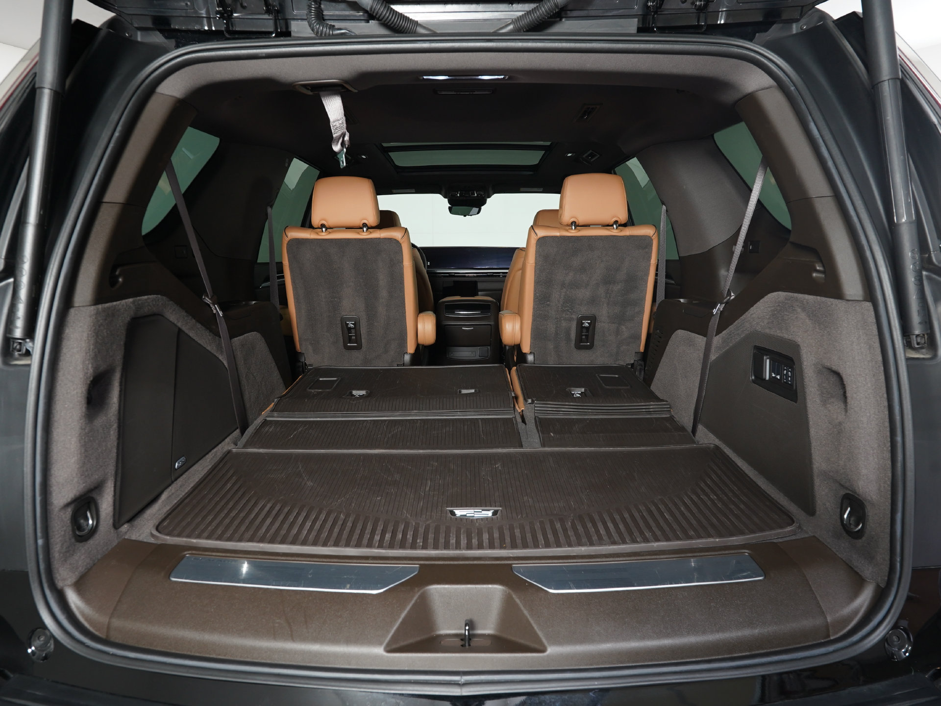 Used 2025 Cadillac Escalade Premium Luxury w/ LPO, Floor Liner Package AWD/4WD image 12