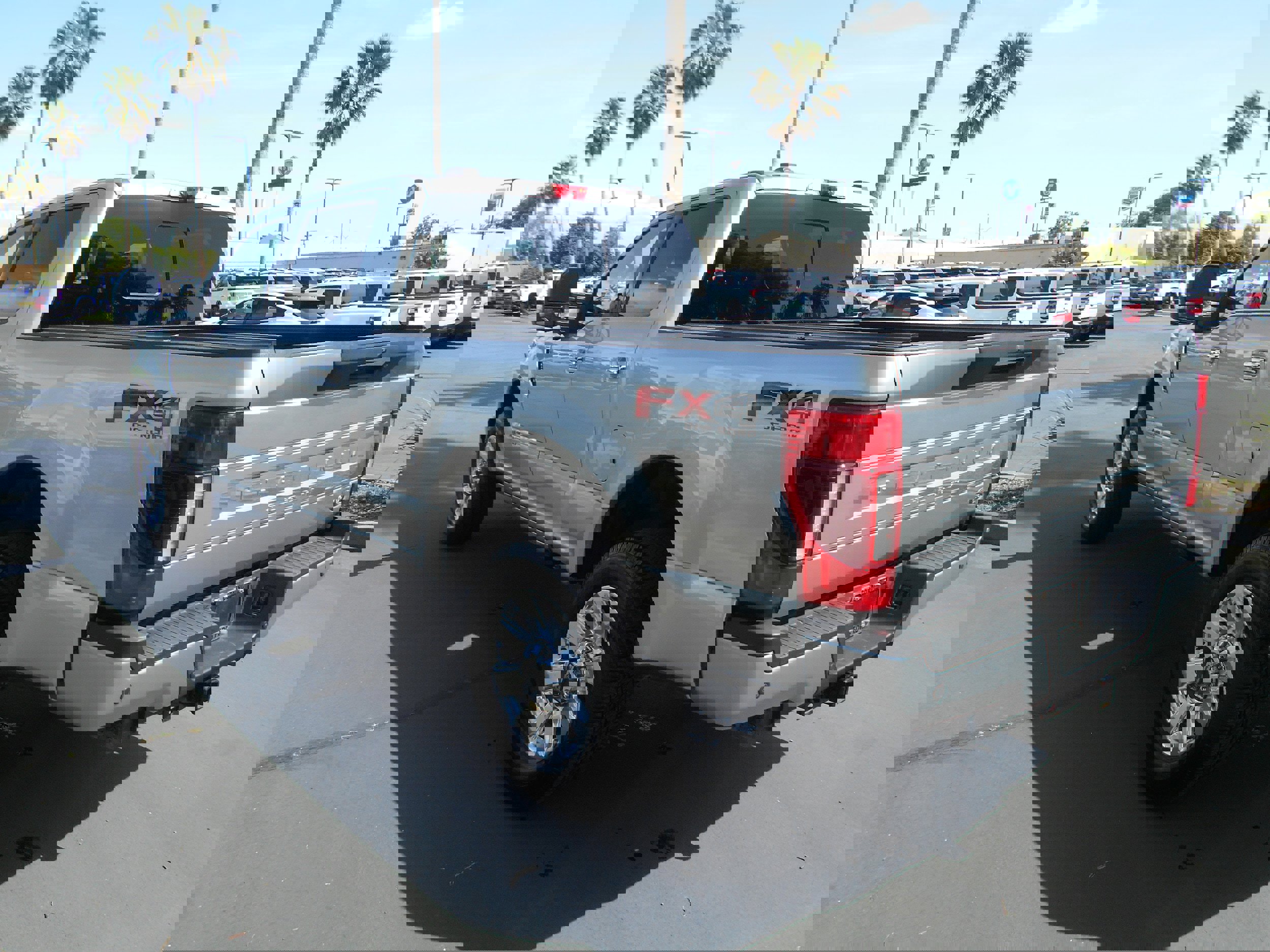 Used 2021 Ford F250 Platinum w/ FX4 Off-Road Package AWD/4WD image 3