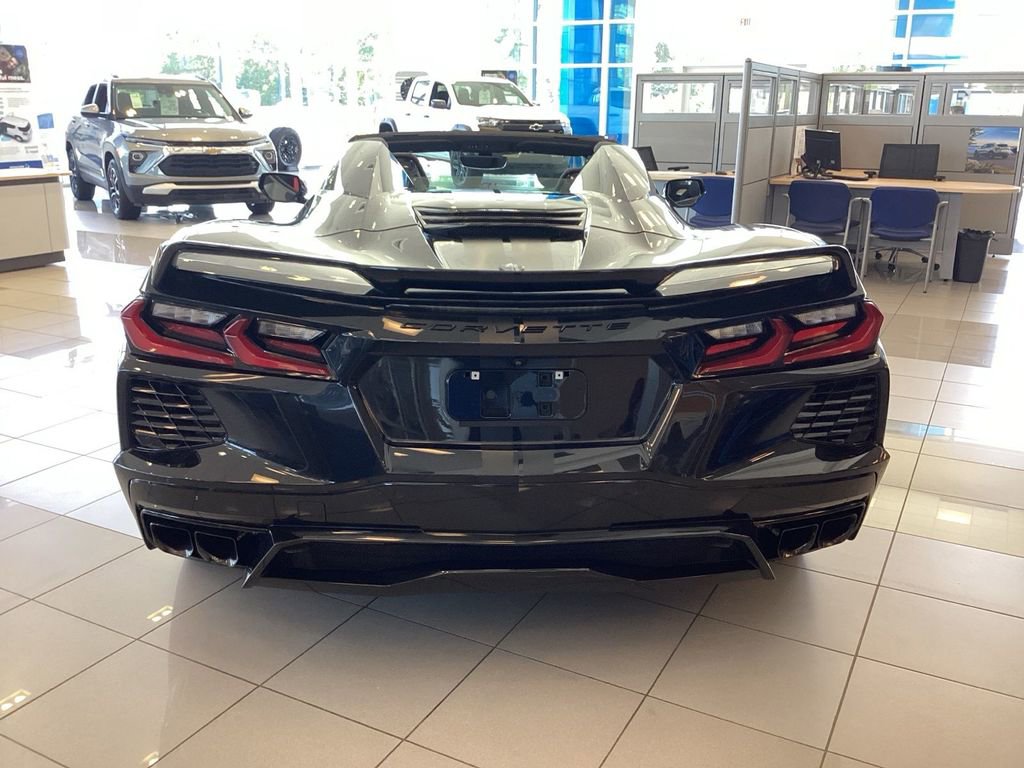 Used 2023 Chevrolet Corvette Stingray Premium Conv w/ Z51 Performance Package RWD image 3