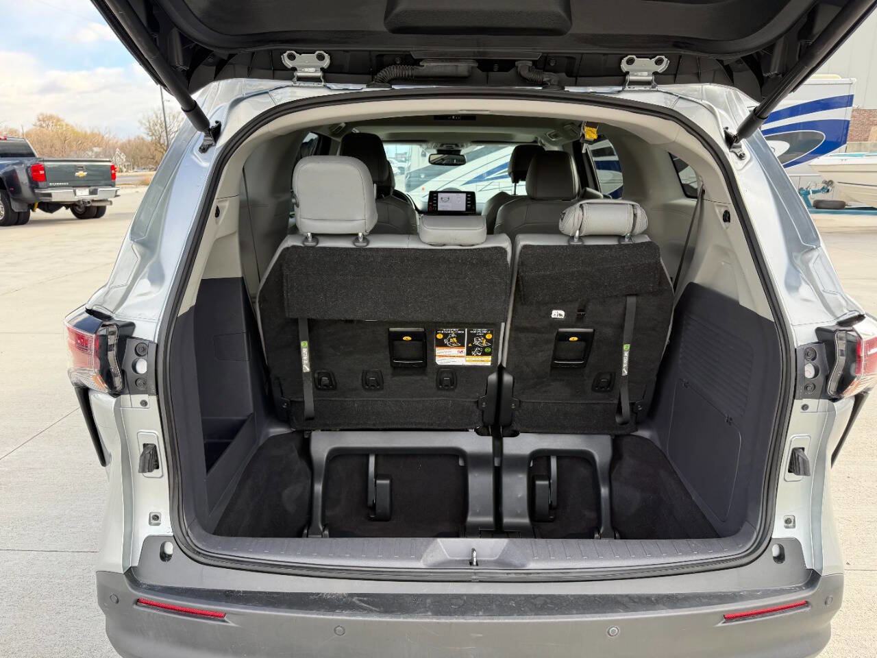 Used 2023 Toyota Sienna XLE image 29