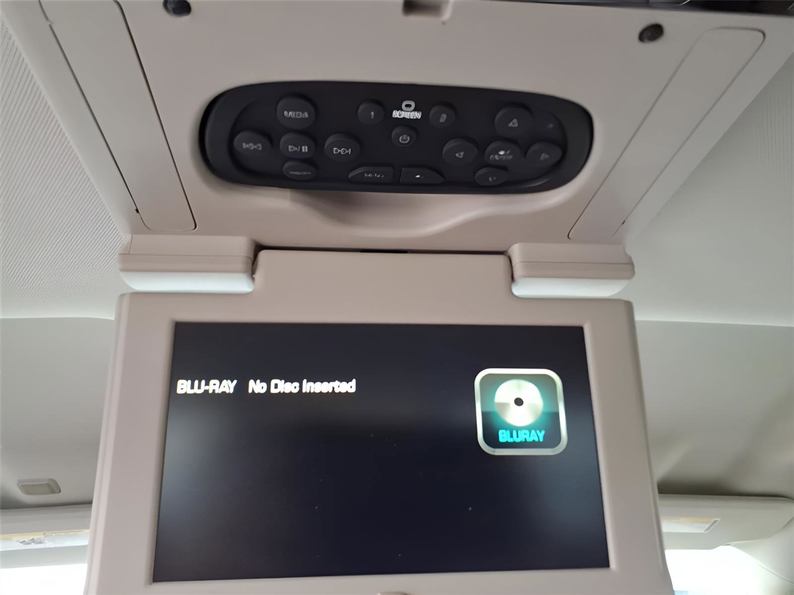 Used 2016 Chevrolet Silverado 1500 High Country image 16