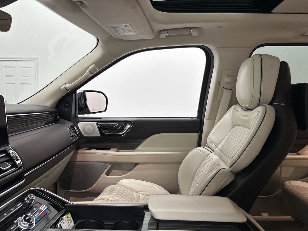 Used 2020 Lincoln Navigator L Black Label w/ Cargo Convenience Package image 31