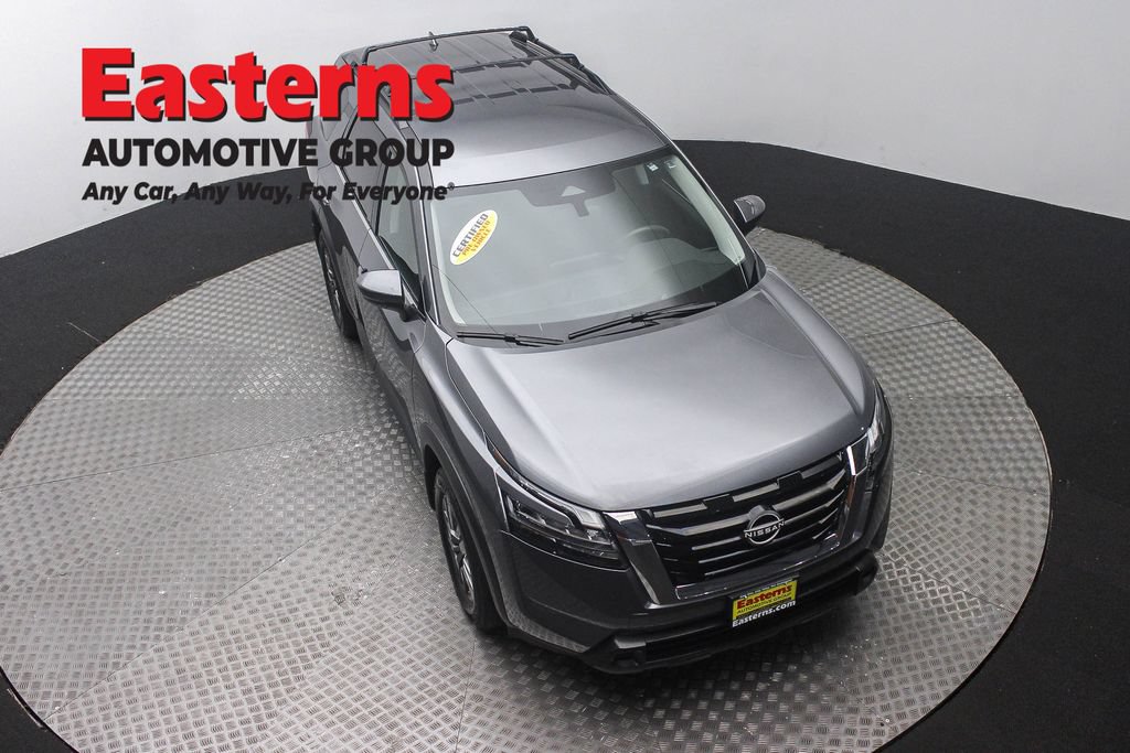 Used 2024 Nissan Pathfinder SV AWD/4WD image 3