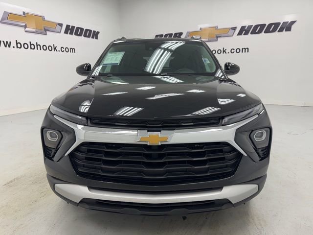 Used 2025 Chevrolet TrailBlazer LT FWD image 2