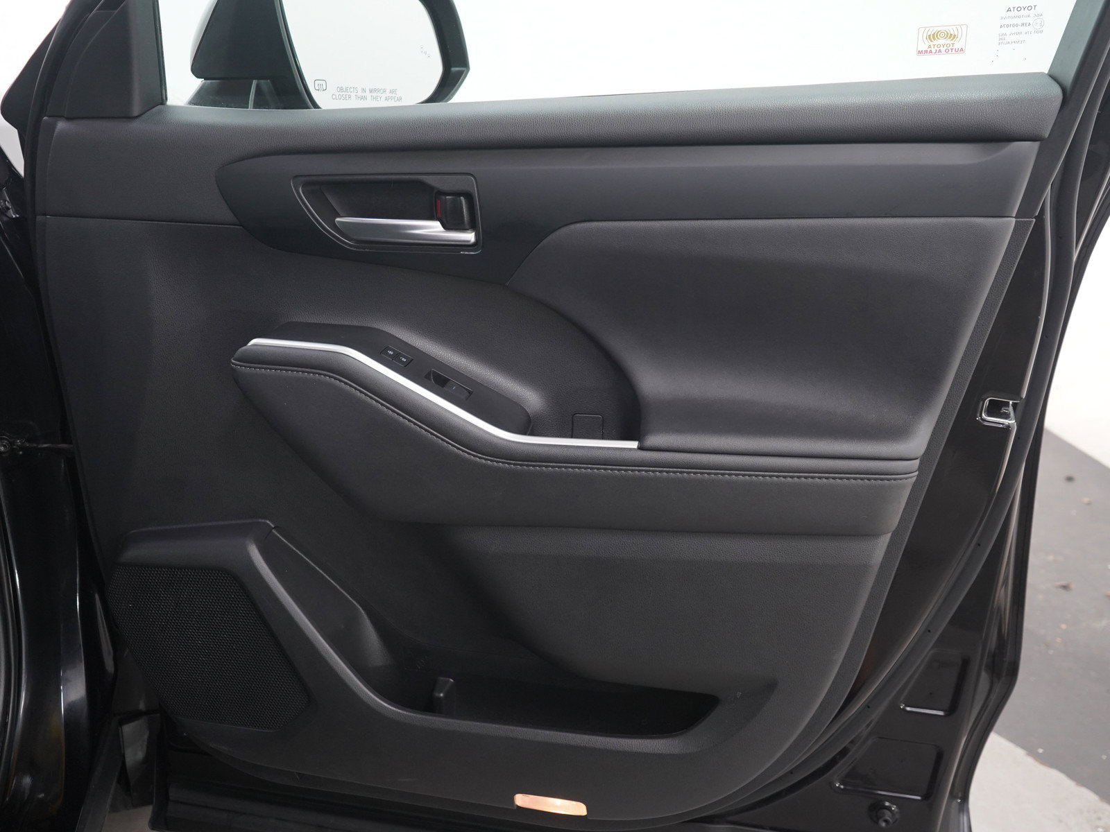 Used 2020 Toyota Highlander XLE AWD/4WD image 12