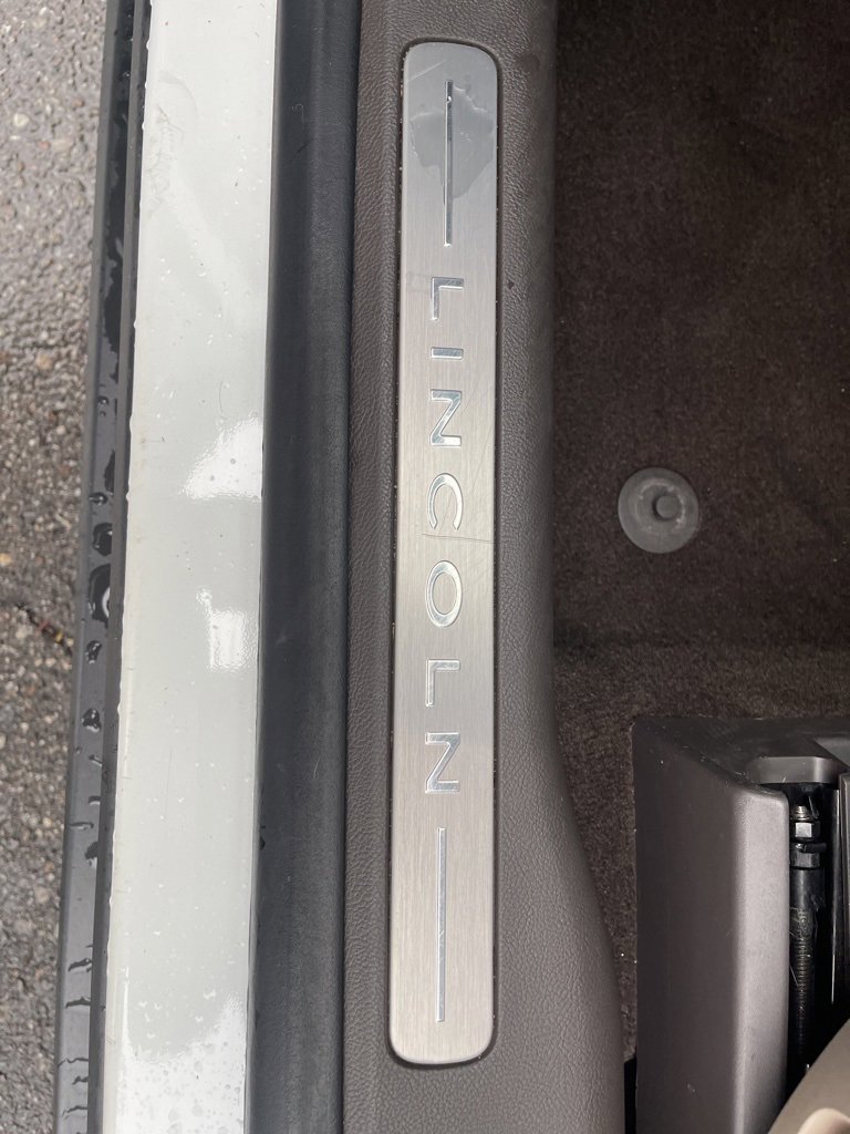 Used 2021 Lincoln Corsair Reserve w/ Equipment Group 201A image 23