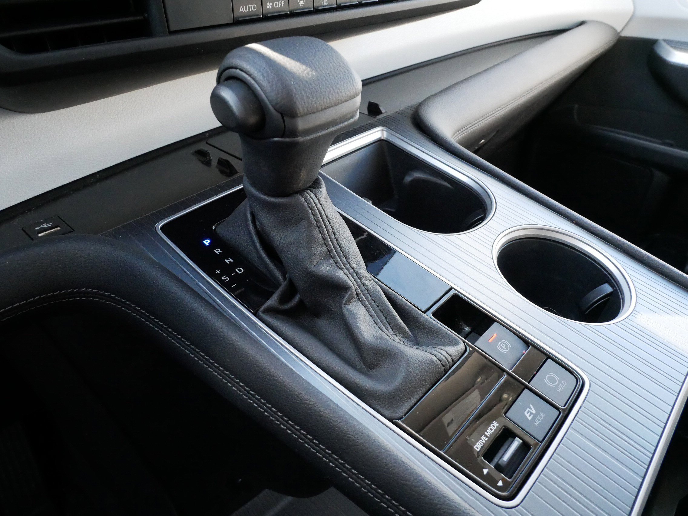 Certified 2025 Toyota Sienna LE image 24