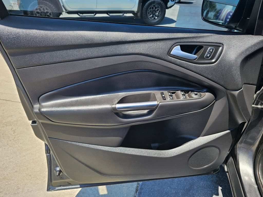 Used 2018 Ford Escape SE w/ Ford Safe & Smart Package AWD/4WD image 12