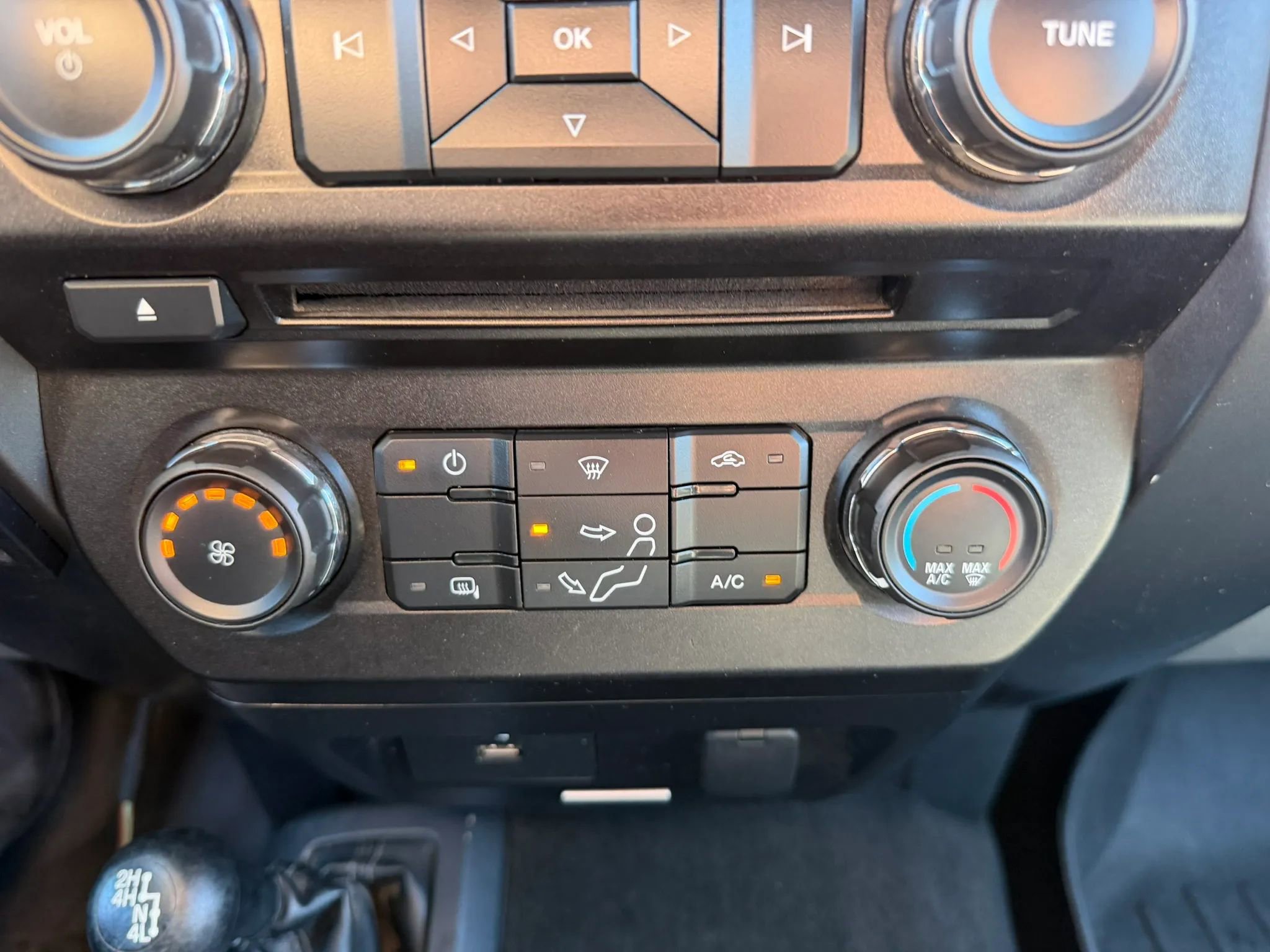 Used 2017 Ford F250 XLT AWD/4WD image 23