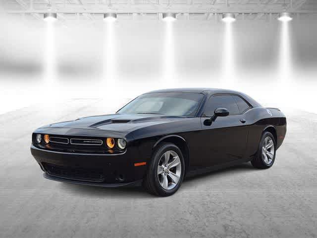 Certified 2018 Dodge Challenger SXT RWD image 4
