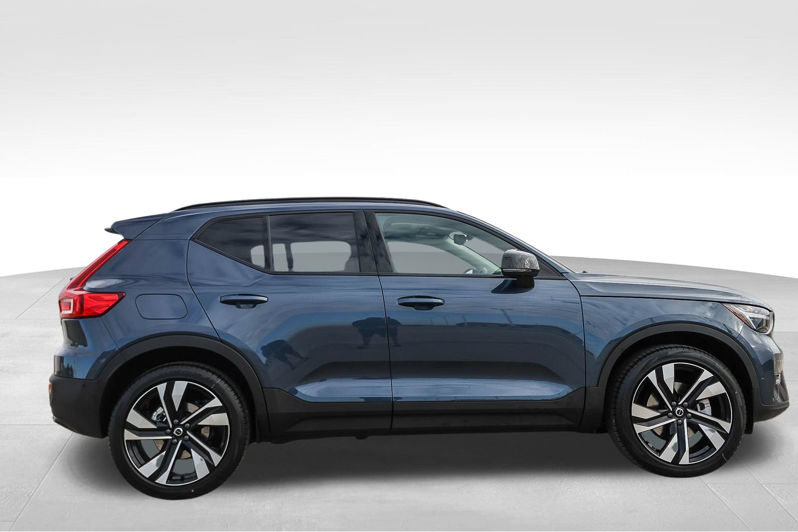 New 2026 Volvo XC40 B5 Ultra w/ Climate Package AWD/4WD image 4