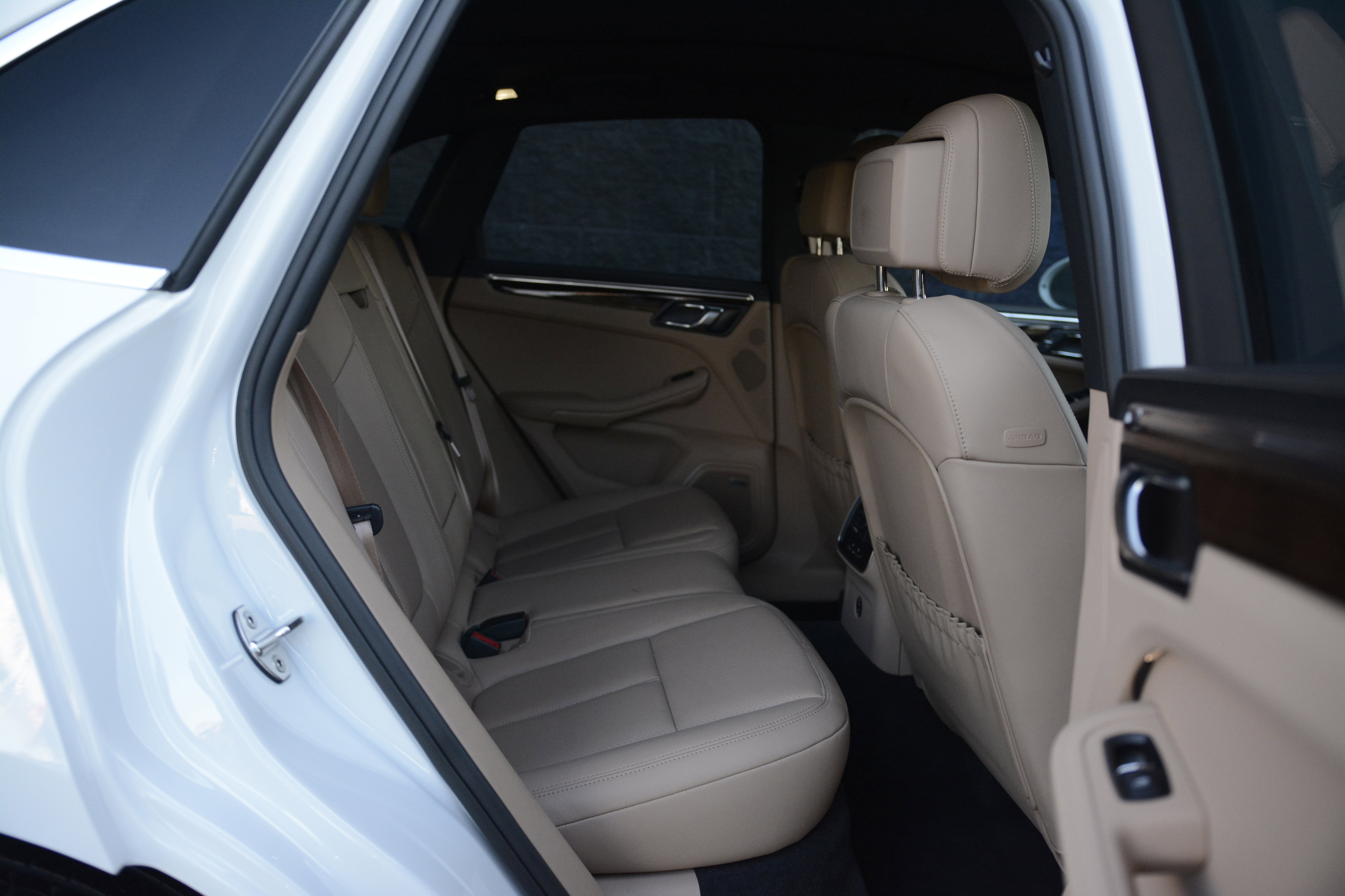 Certified 2025 Porsche Macan image 34