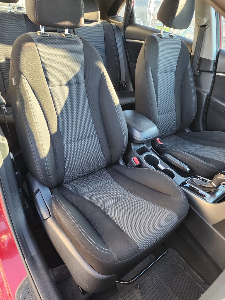 Used 2017 Hyundai Elantra GT FWD image 6