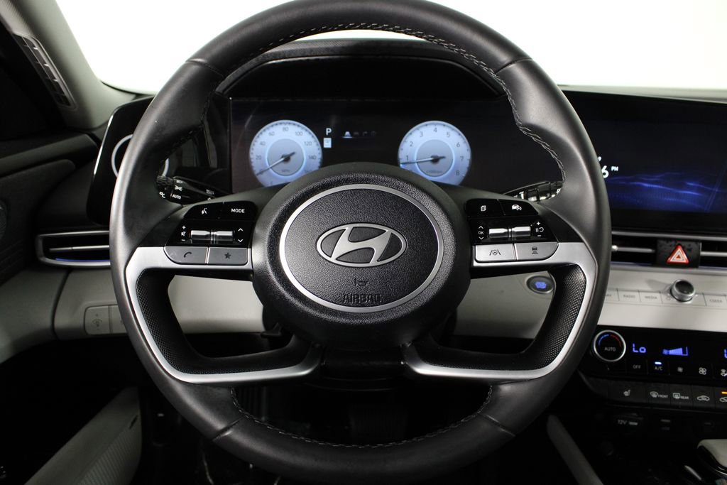 Used 2025 Hyundai Elantra Limited image 25