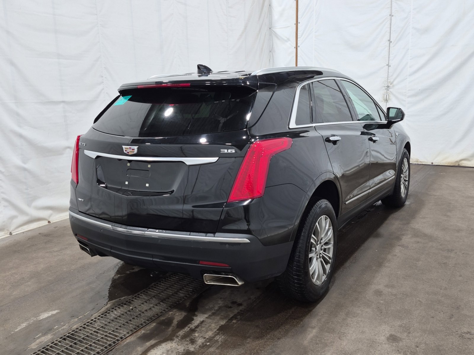 Used 2017 Cadillac XT5 Luxury image 3