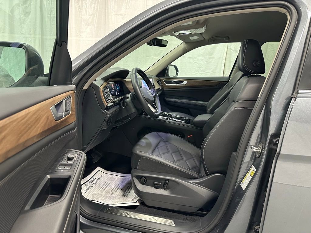 Used 2025 Volkswagen Atlas SE image 10