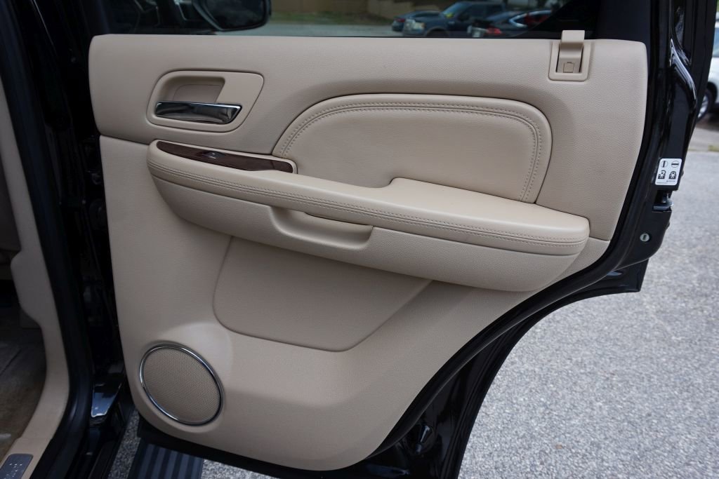 Used 2013 Cadillac Escalade Premium AWD/4WD image 30