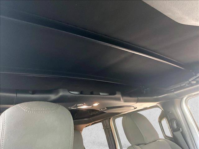 Used 2018 Jeep Wrangler Unlimited Sport S AWD/4WD image 17