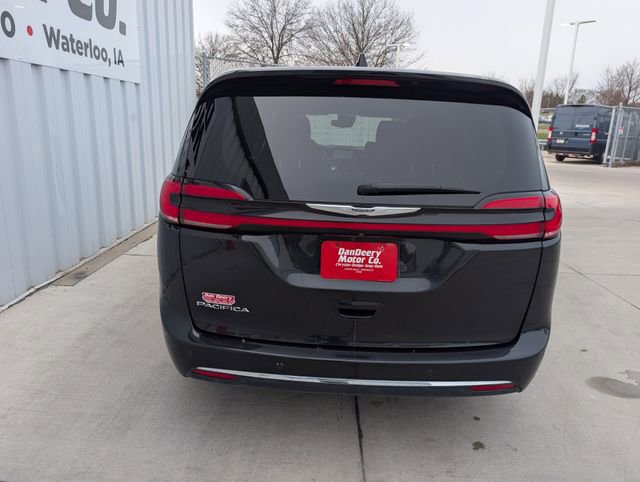 Used 2024 Chrysler Pacifica Touring-L image 21