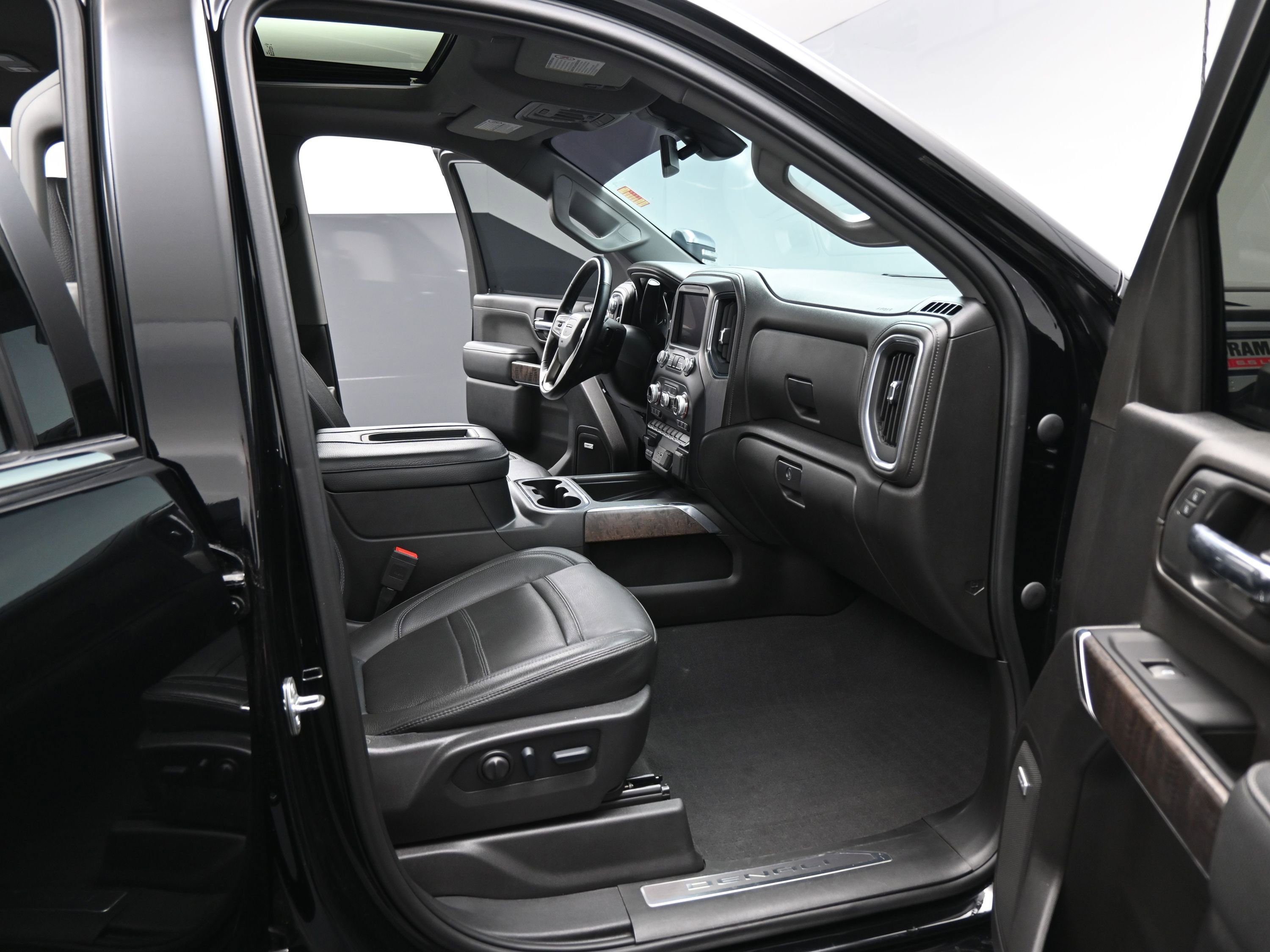 Certified 2022 GMC Sierra 3500 Denali image 27