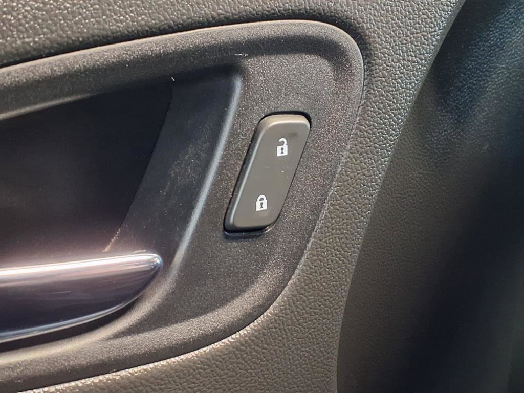 Used 2022 GMC Canyon AT4 image 18