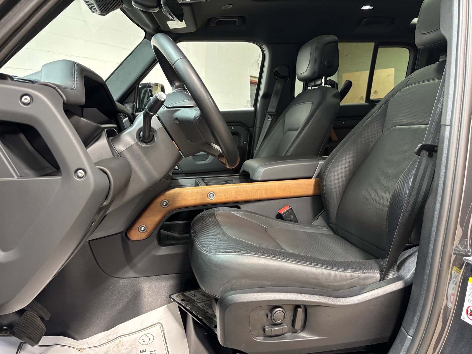 Used 2023 Land Rover Defender 110 X-Dynamic SE AWD/4WD image 22