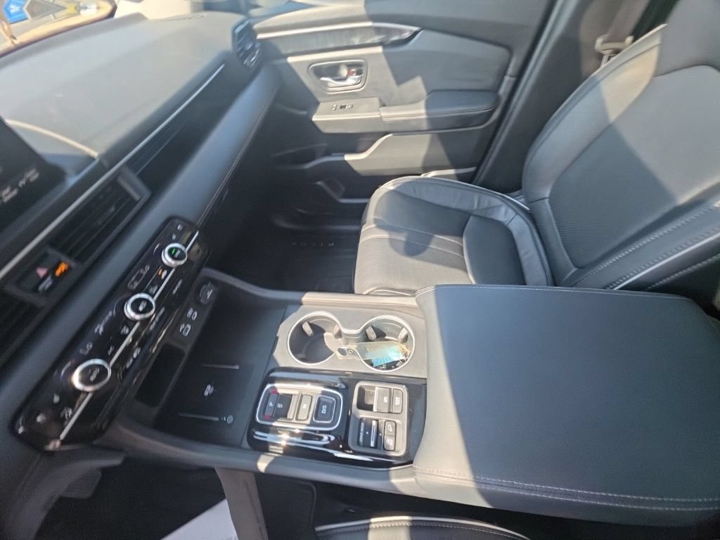 Certified 2025 Honda Pilot Elite image 24