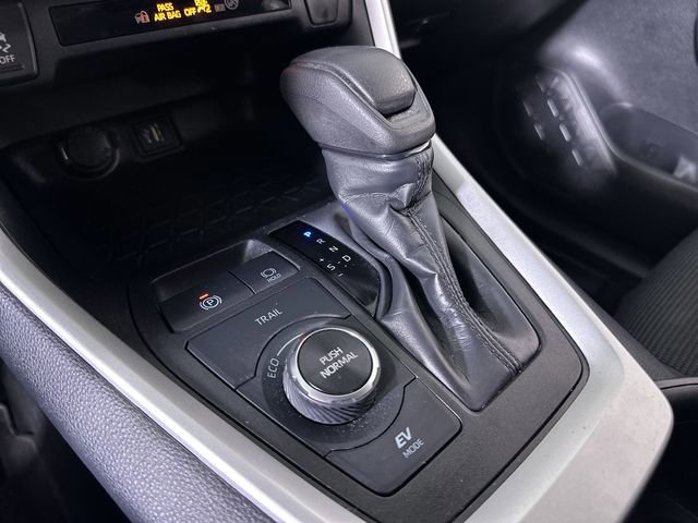 Used 2025 Toyota RAV4 LE image 16